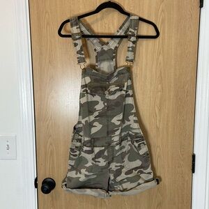 Camo Overalls. Overall Shorts. Size Large.